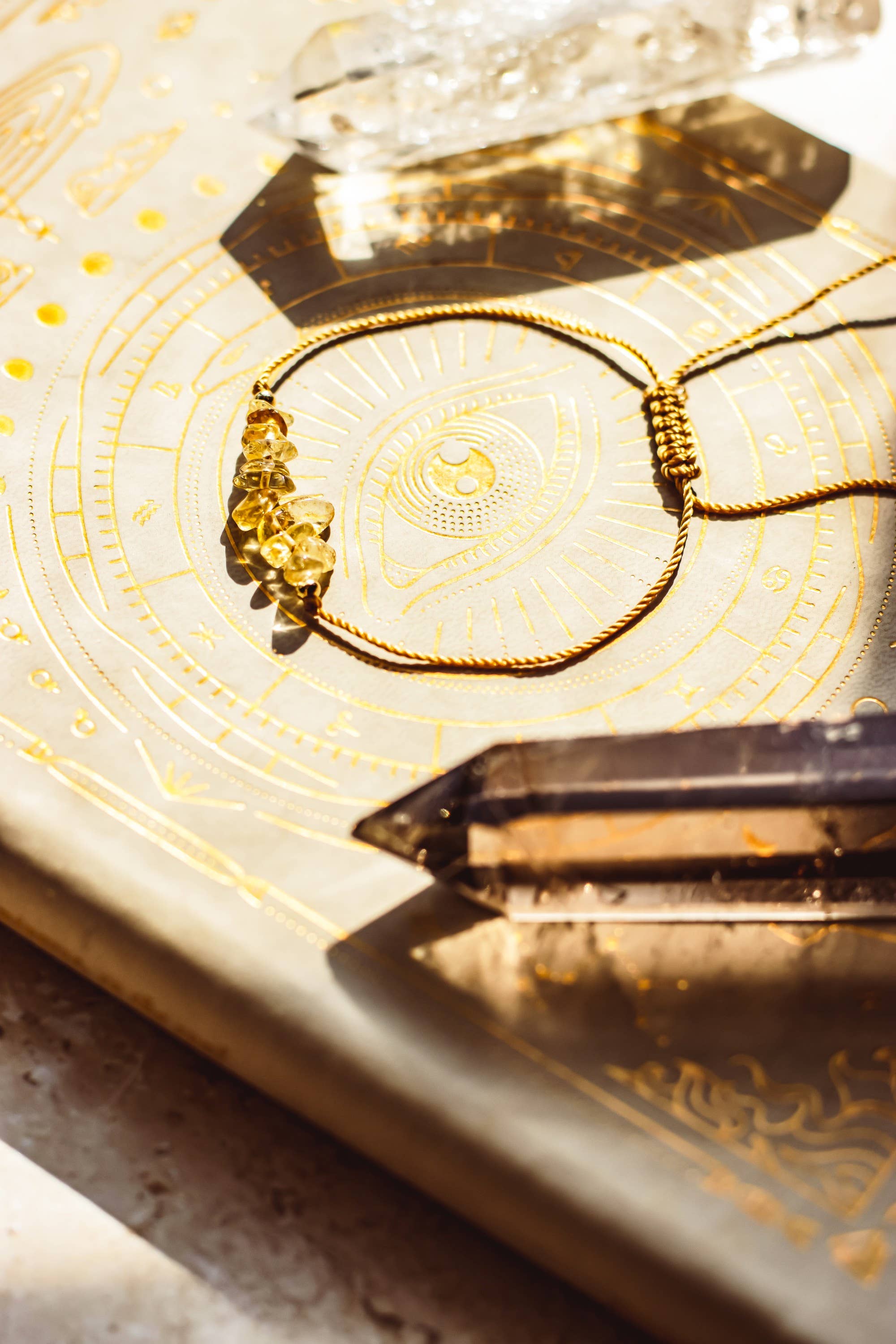 Mindful Living Co. – Großhandel Perlenarmband – Boho-Armband mit Edelsteinchips | Natürliche Kristalle7