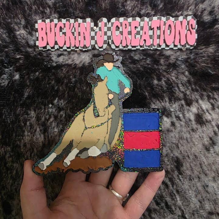 Buckin J Creations - Vente Désodorisant pour voiture – femme - Désodorisant de voiture fait main pour coureur de baril6