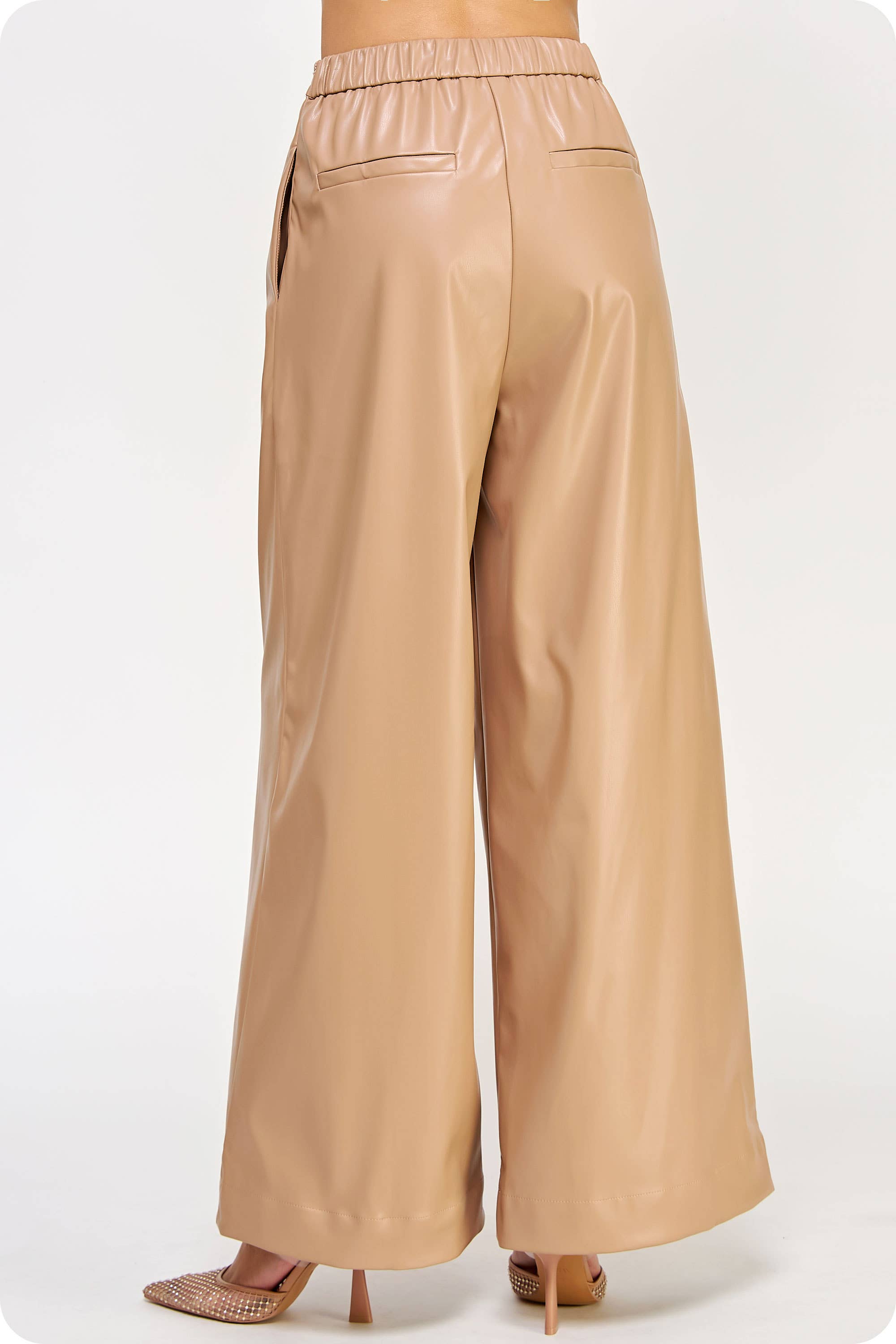 Strut & Bolt – Engroshandel Bukser - Dame – Plisserede detaljer Bredben Bukser i imiteret læder13