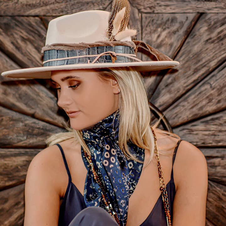 TRUTH Verstellbarer Hut aus Veloursleder für den Großhandel von Sweet Grace