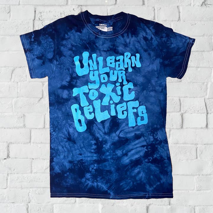 T-shirt colorata Unlearn Your Toxic Beliefs per la vendita all'ingrosso da parte di Support the T