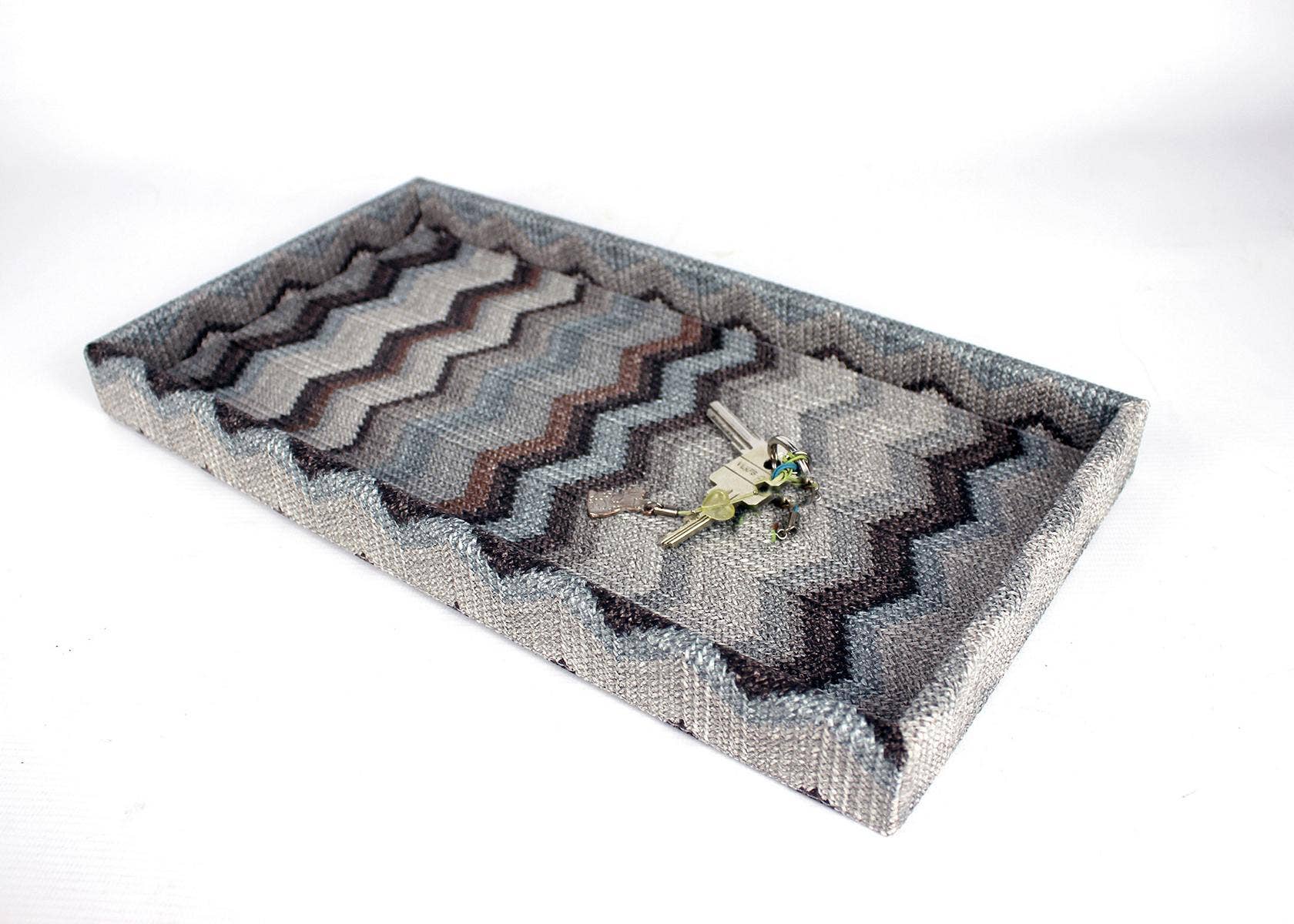 Signature Home Collection GmbH - Wholesale Decorative Tray - Rectangular synthetic leather zigzag gray cosmetic tray6