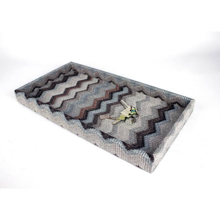 Signature Home Collection GmbH – wholesale Decorative tray – Rectangular synthetic leather zigzag gray cosmetic tray6