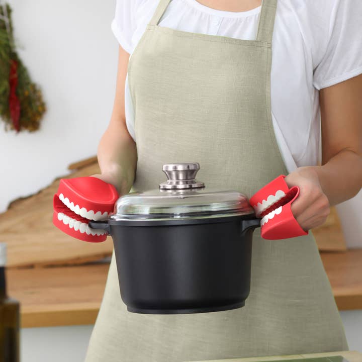 Fred & Friends - Wholesale Oven Mitt/Pot Holder - Chomp! - Pot Holders - Chattering Teeth3