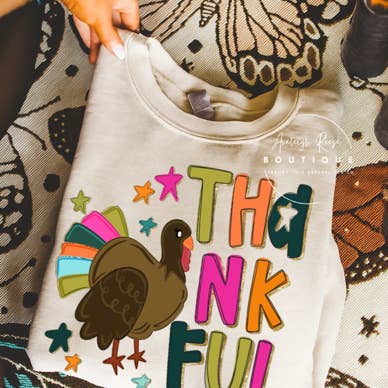 Sweatshirts & T-Shirts Agradecidos por atacado de Trendy Chic Apparel LLC