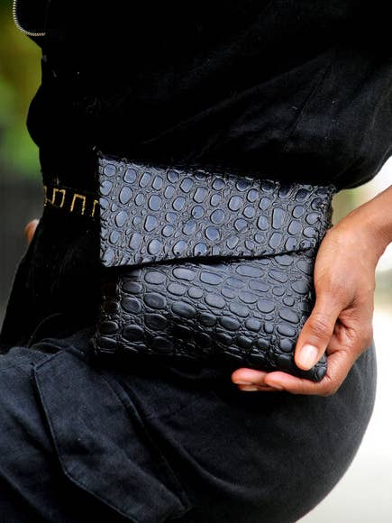 Sac à main en cuir clouté doré avec surpiqûres en chanvre pour femme pour la vente par Ceciliaspieces