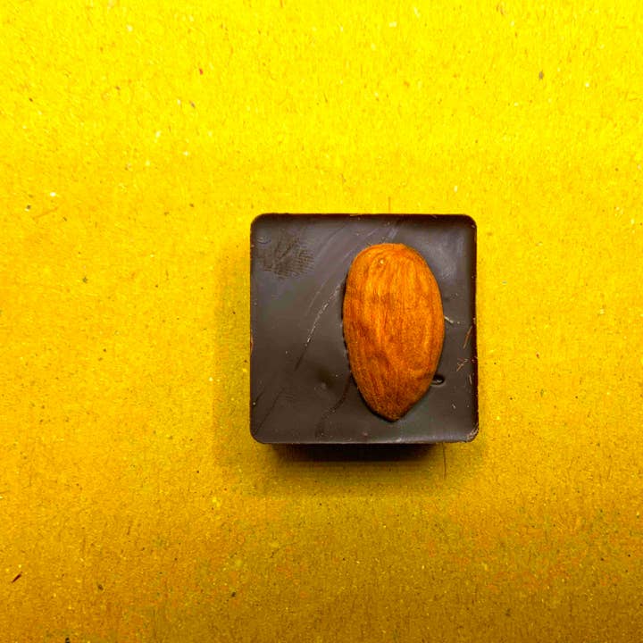 Alchimie di Circe - Wholesale Chocolate Box - 83% Single-Origin Dark Chocolates - Mandarin and Almond3