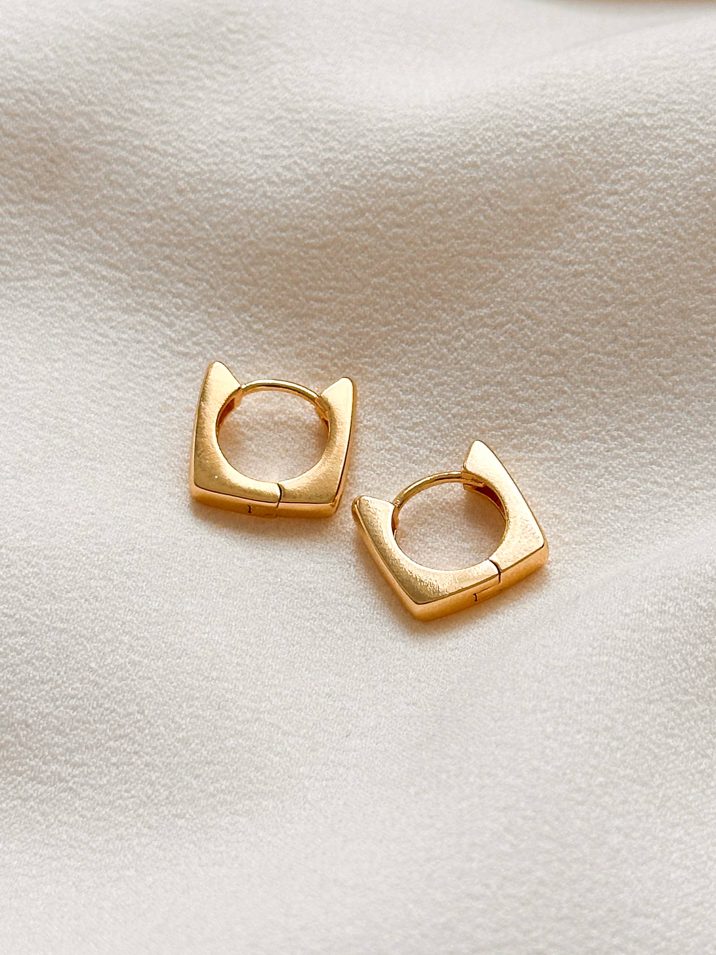 Ellis Grey Jewellery - Venta al por mayor Pendientes de aro - Aros de aro cuadrados chapados en oro0