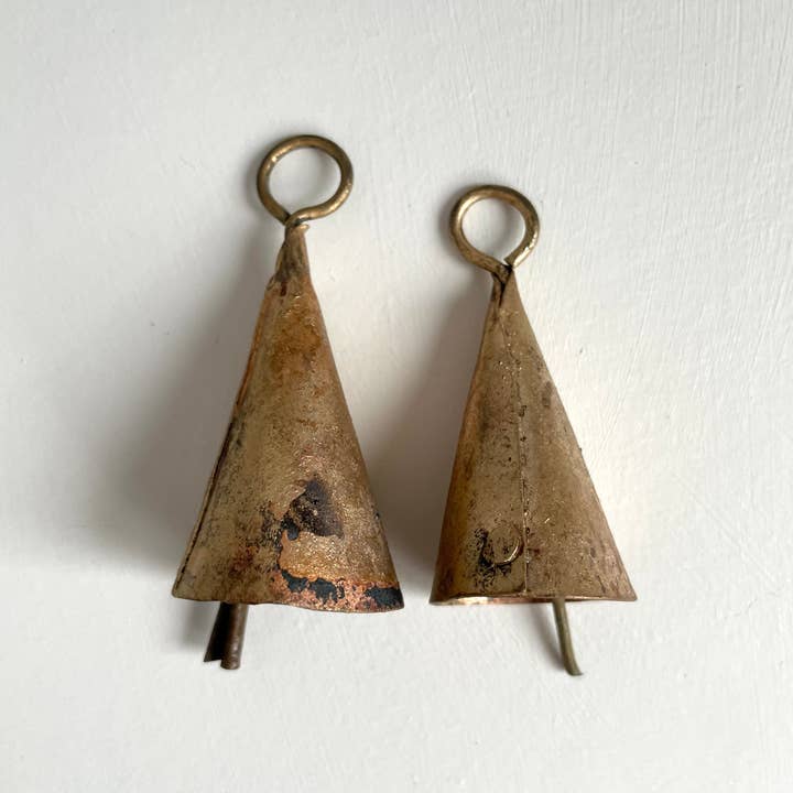 fort & field - Wholesale Bell - 2 1/4" rustic cone shape tin brass finish bell metal striker