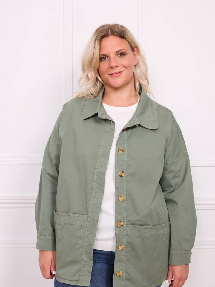 Tamanho Grande - Camisa oversize com botões por atacado de C'MELODIE