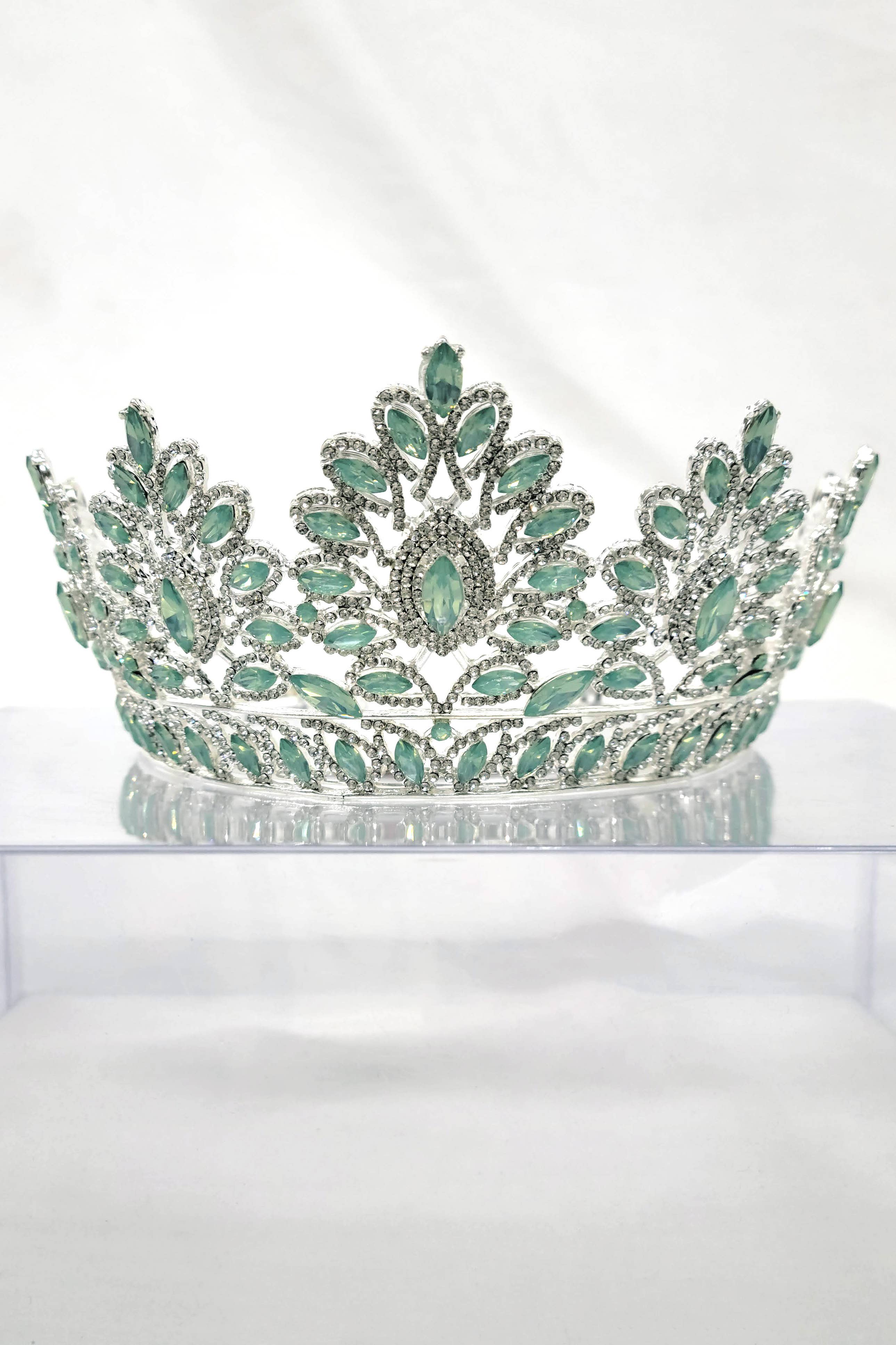 Chicas - Wholesale Tiara - Women's - One Size Fits All Metal Tiara With Rhinestones. HT93728