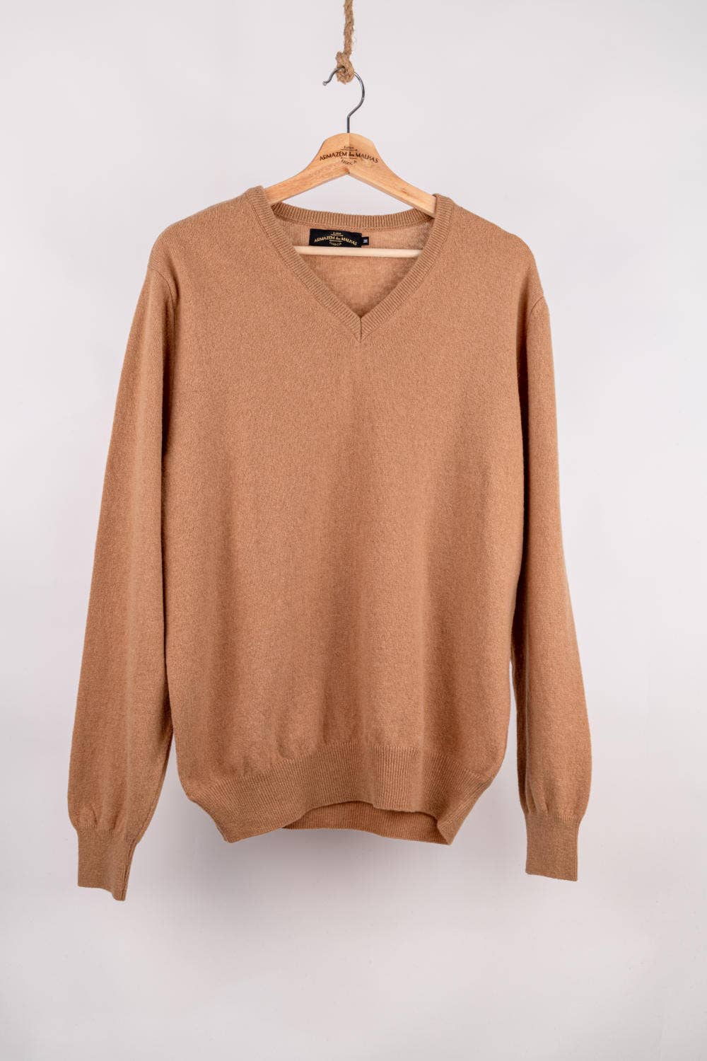 ARMAZÉM DAS MALHAS - Vente Pull en maille – femme - Pull classique à col en V en laine d'agneau - Beije0