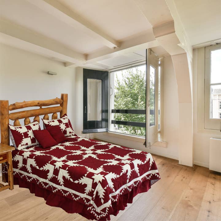 Red Feathered Star Quilt, Patchworked cotton Quilts. for wholesale by Patch Magic