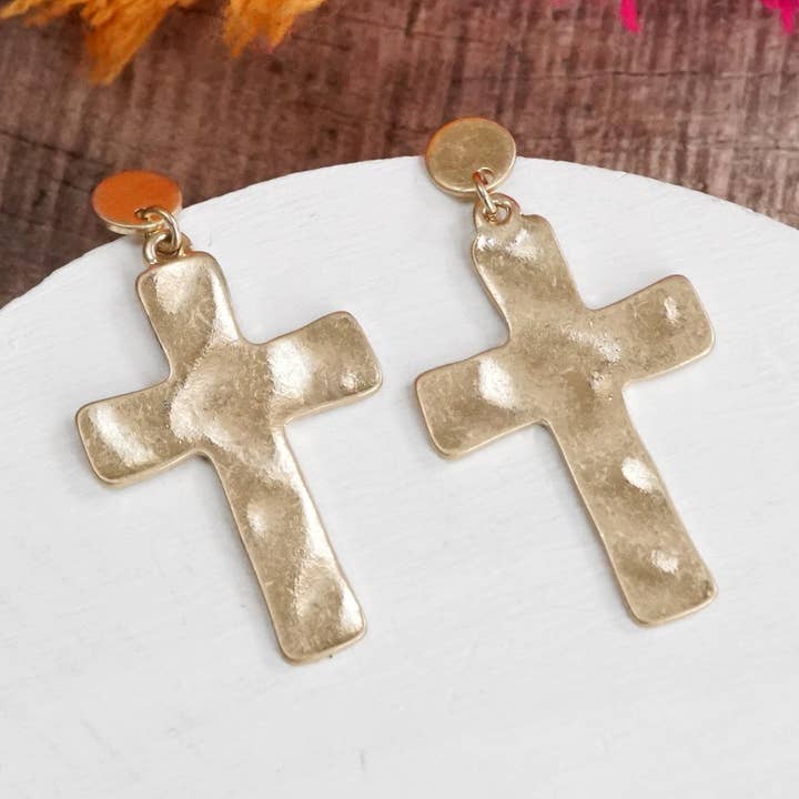 PennyLine inc - Vente Boucles d'oreilles pendantes - Boucles d'oreilles pendantes en forme de croix martelées et vieillies, ton doré0