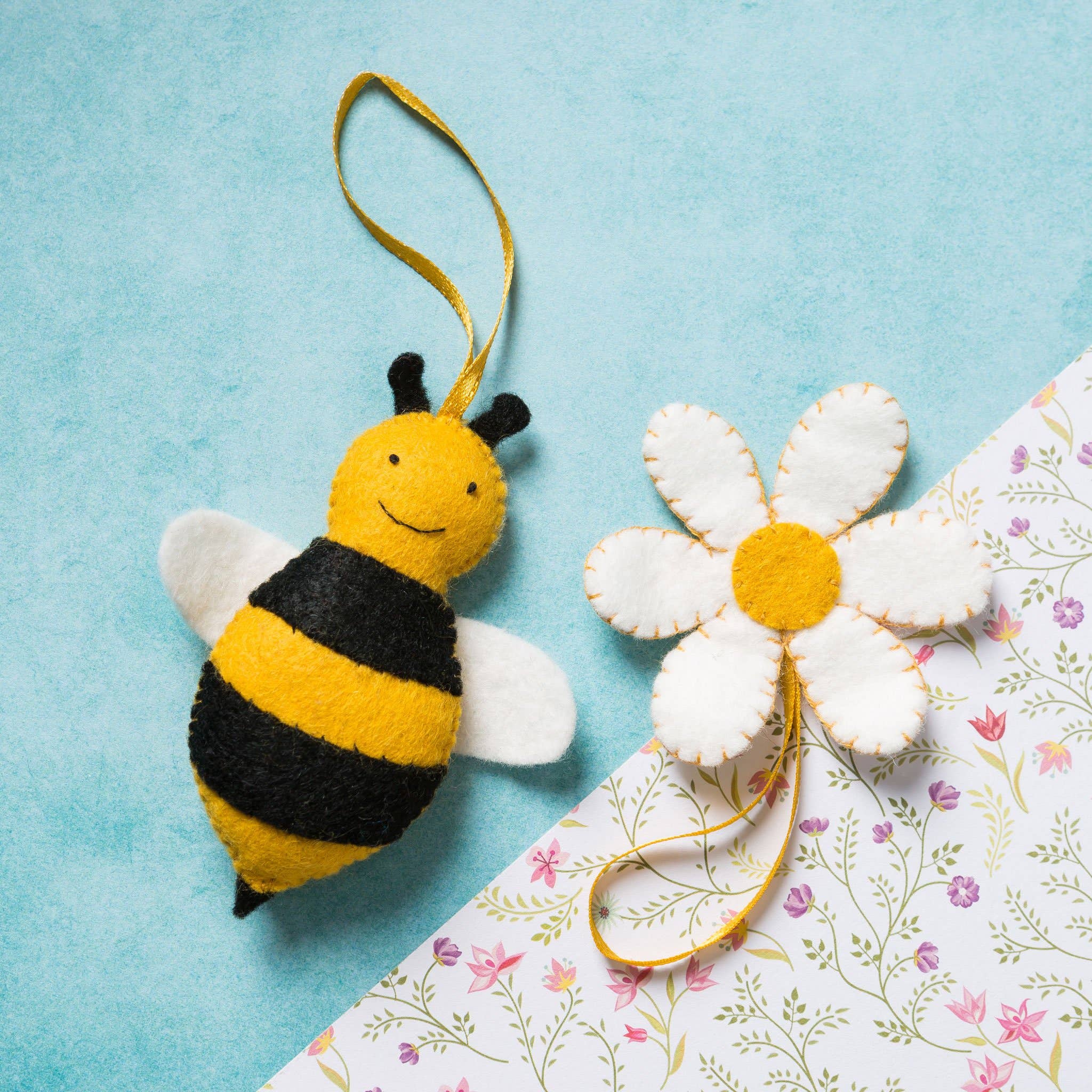 Wild Meadow Bee Bouquet Felt Flower Craft Kit