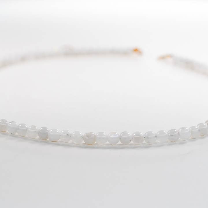 Maansteen Solo Mini Choker voor wholesale door Ripple | Reiki Infused Jewelry