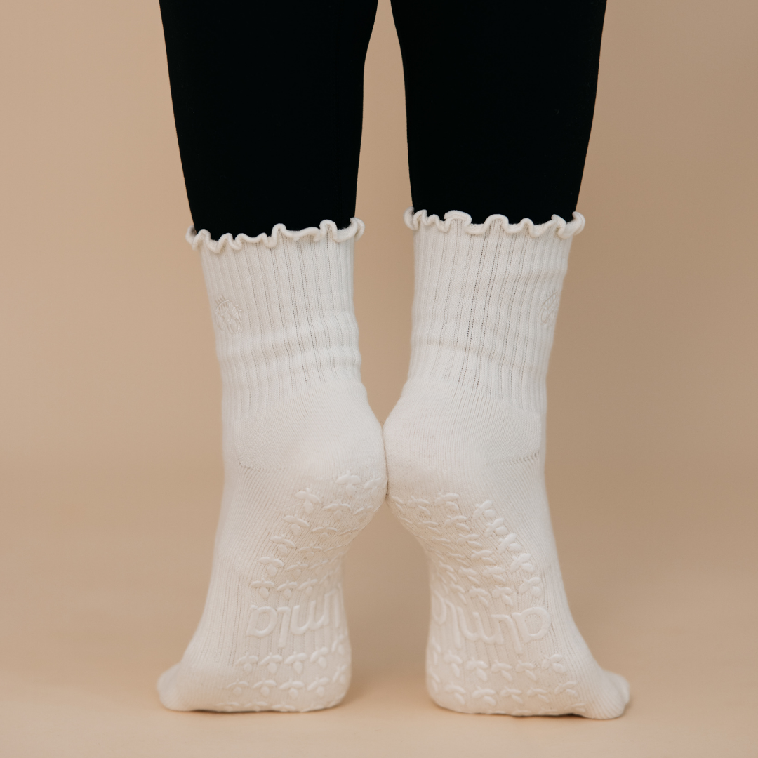 Almla Active - Wholesale Socks - Women's - Oat Milk Cream Neutral Pilates Grip Socks – Daily Grind3