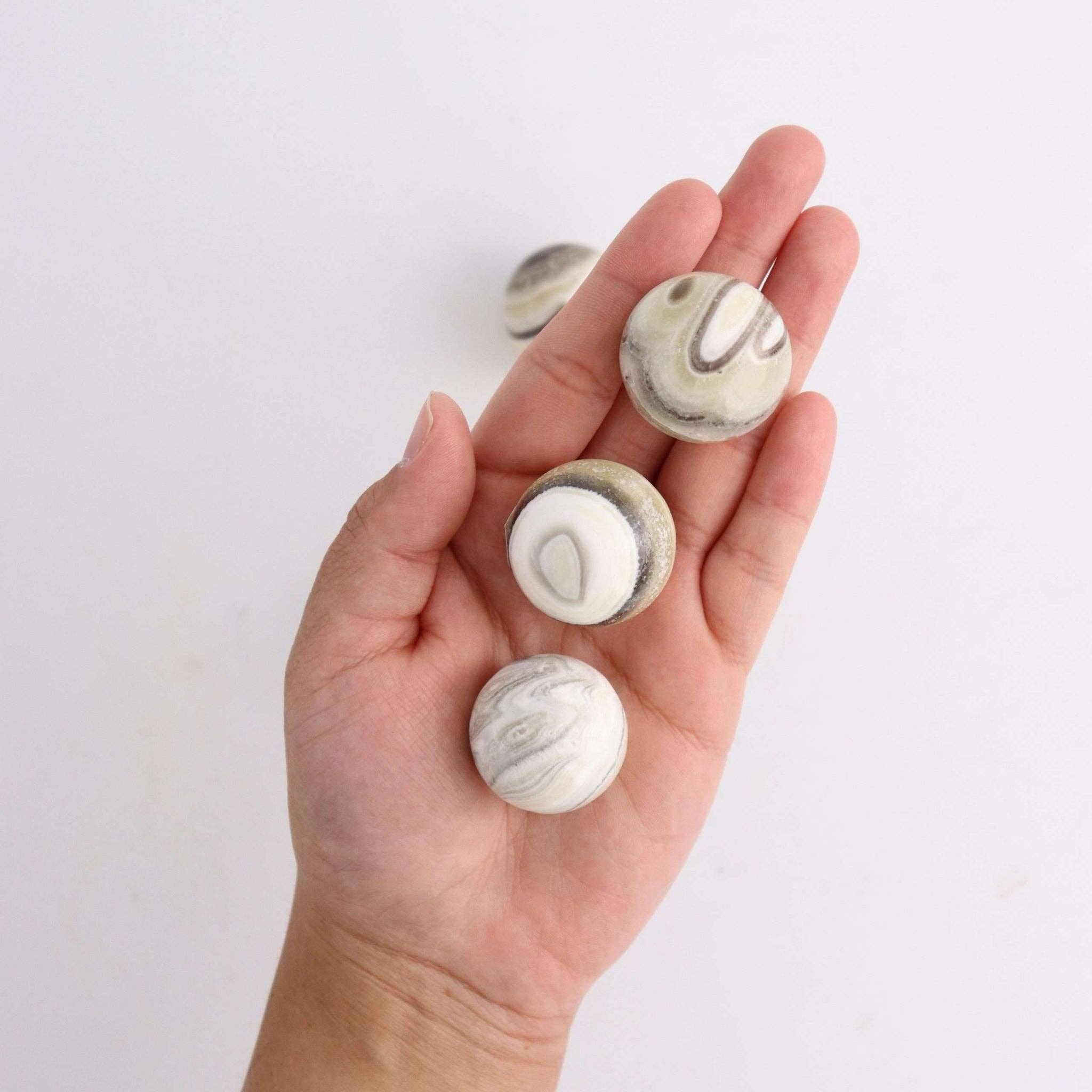 Mi Esperanza Minerals - Venta al por mayor Piedras/cristales espirituales - UNA esfera pequeña de ónix cebra1