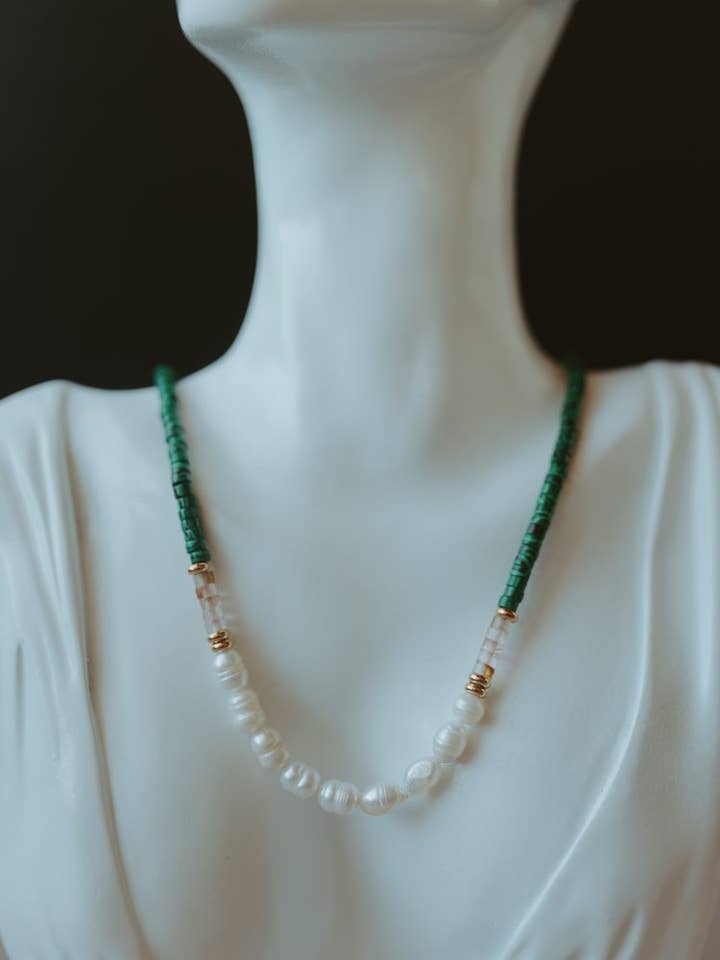 Malakit & perle halskæde for engroshandel hos MoonFire