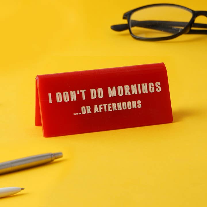Eureka «No hago mañanas...» Signo de escritorio rojo para venta al por mayor de CGB Giftware