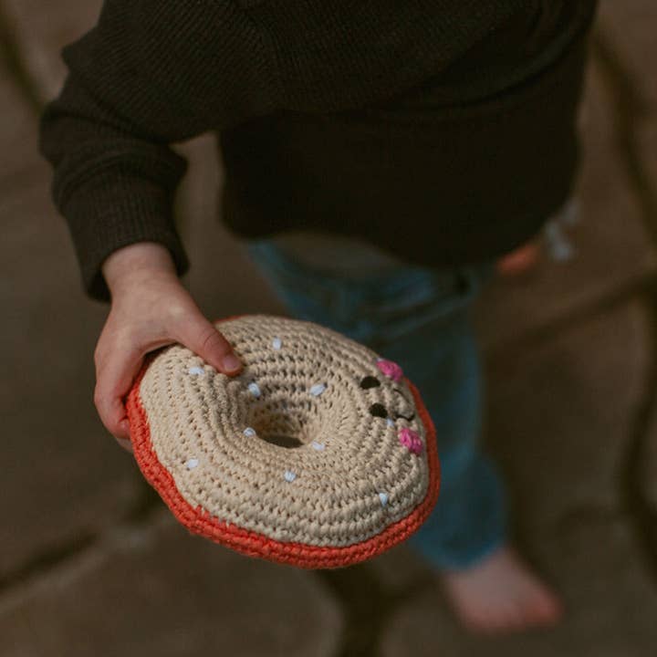 Pretend Play Food Rattle - Bagel met zalm voor wholesale door PebbleChild USA