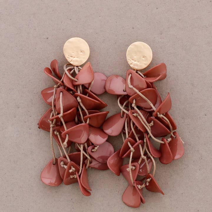 Brincos pendentes com pétalas de resina por atacado de Sonata