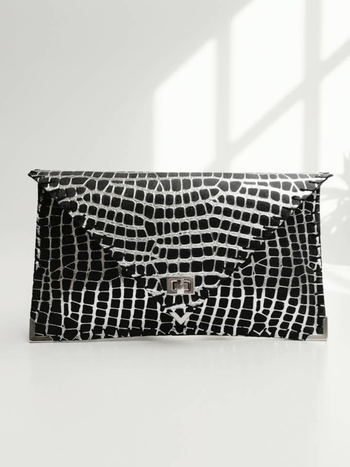 Carteira de couro Symmetria em preto e prata por atacado de ANA KOUTSI