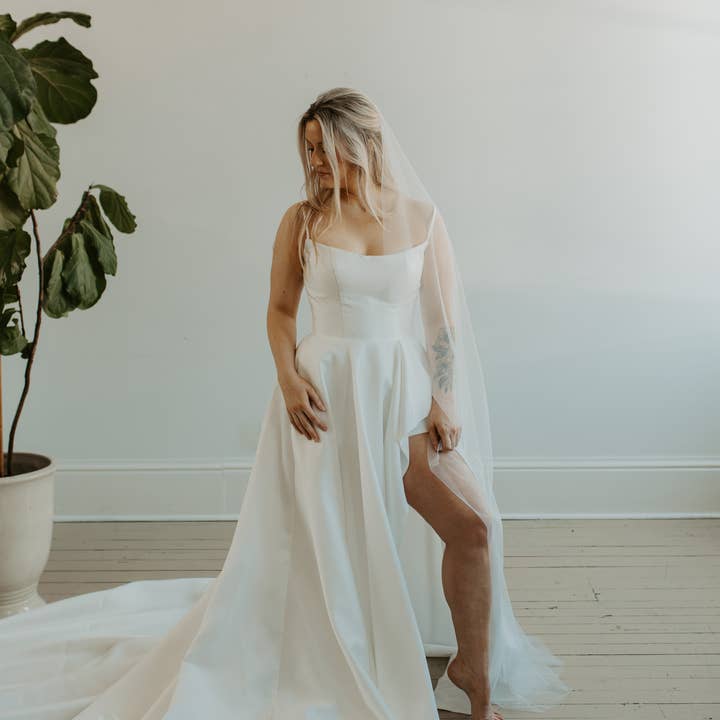 Ruffled Rose Veils - Wholesale Veil - Women's - Soft Scattered Pearl Minimal Wedding Veil3