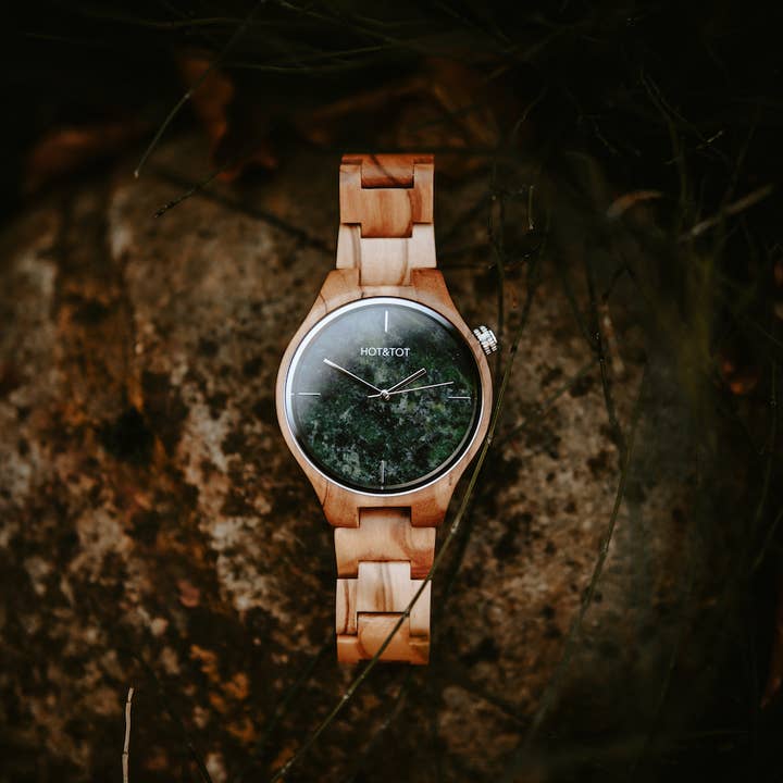 HOT&TOT – Großhandel Armbanduhr – Unisex – VOLEA | Holzuhr | Grüner Marmor | Olive | Nachhaltig