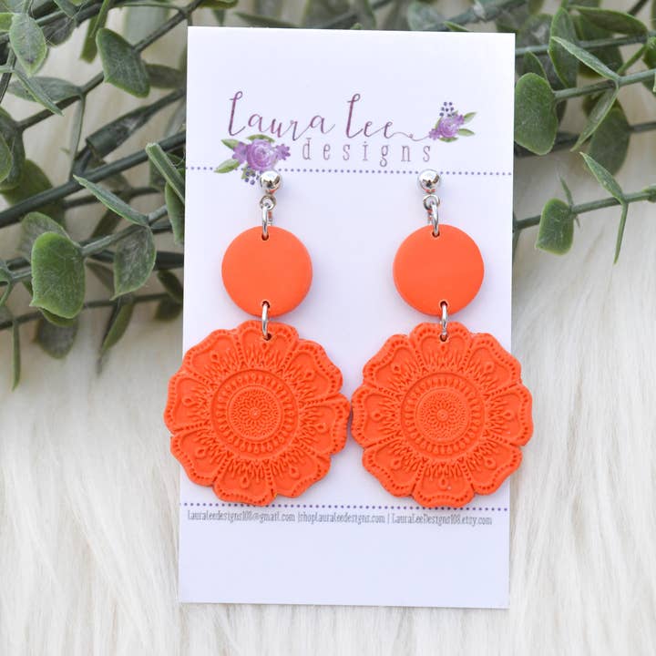Orecchini in argilla Tessa Style || Arancione per la vendita all'ingrosso da parte di Laura Lee Designs