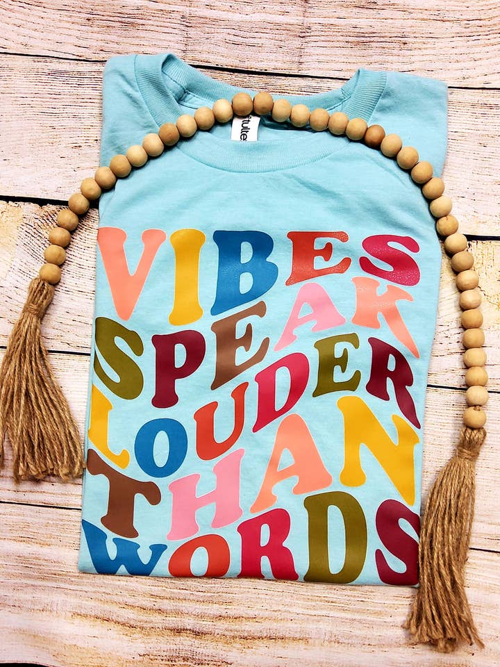 Vibes t-shirt voor wholesale door Wanderlust Designs Wholesale