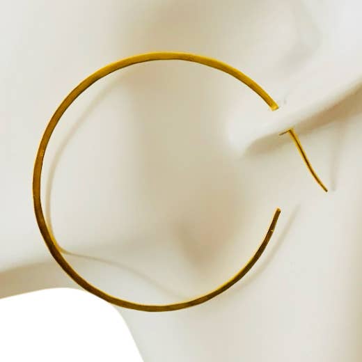 Créoles géométriques martelées pour la vente par Mined Jewels