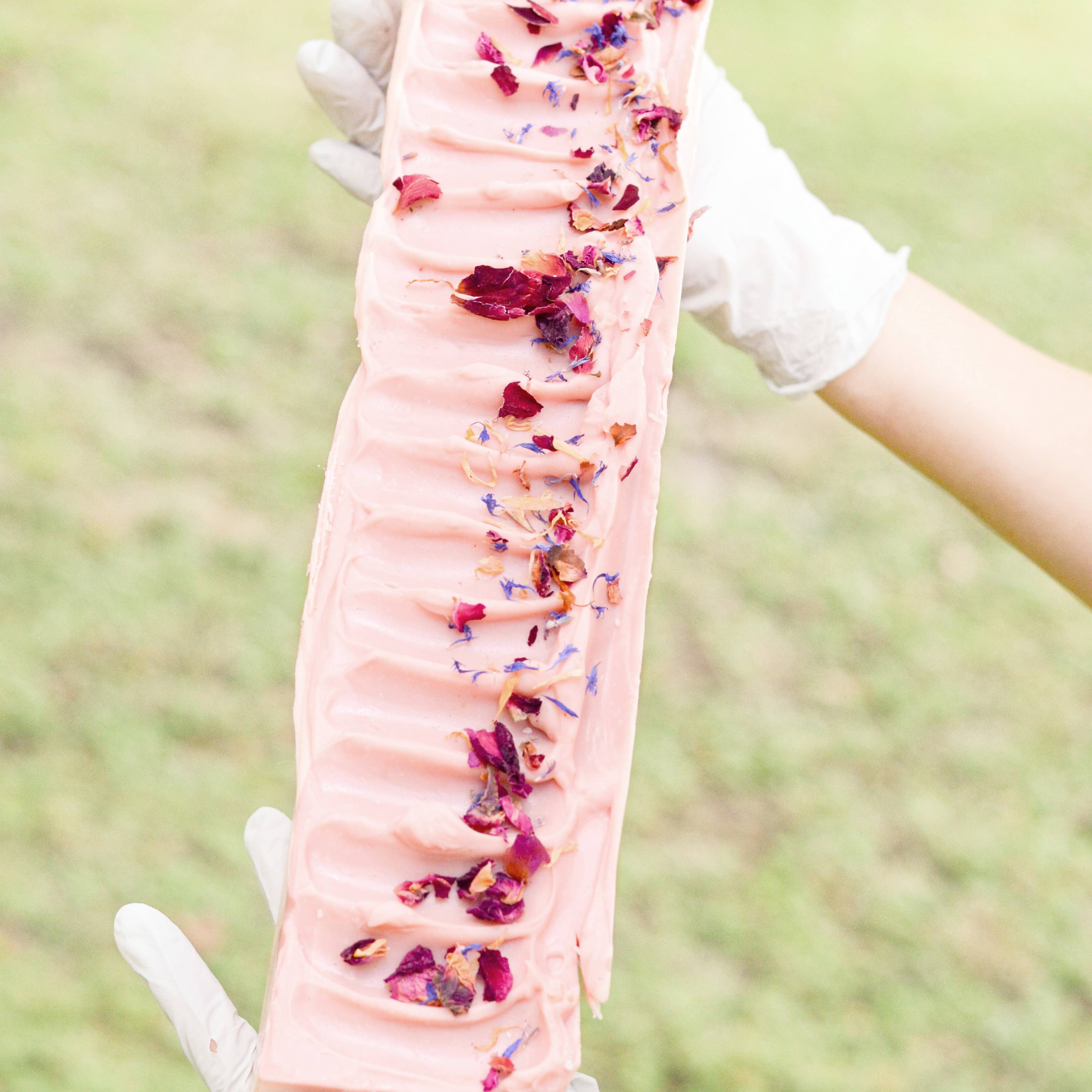 Pretty farm girl - Wholesale Bar Soap - Wild Rose + Honey | Goat Milk Soap | Luxurious Soap Bar2