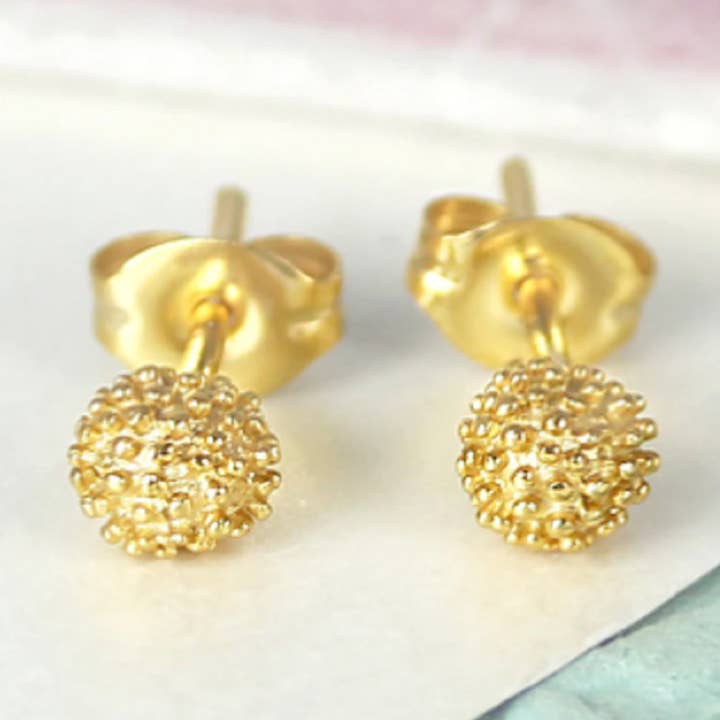 Orecchini a bottone in oro Sycamore per la vendita all'ingrosso da parte di Otis Jaxon London