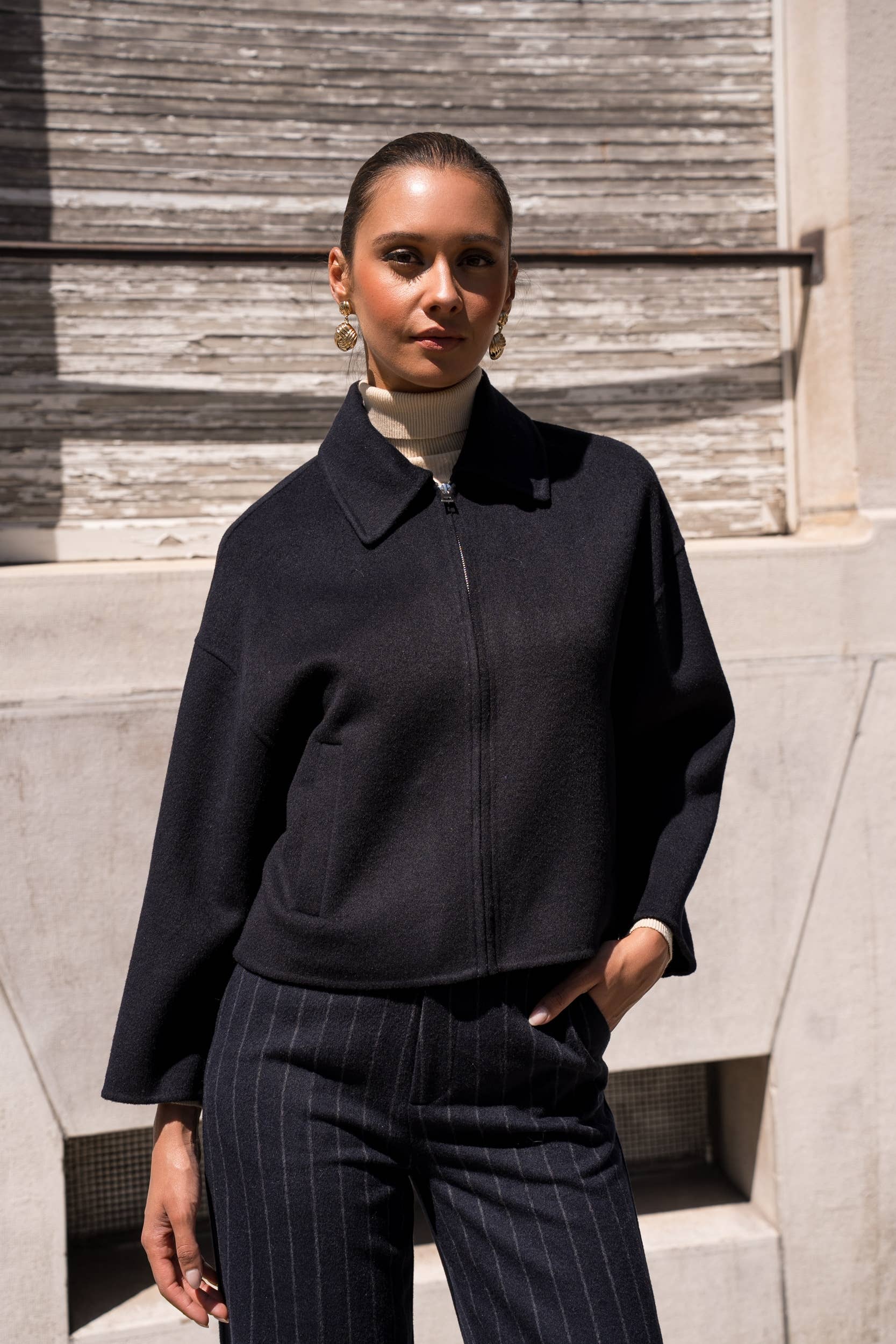 Attentif Paris - Wholesale Coat - Women's - Hand-sewn short coat in blended wool with zip closure33