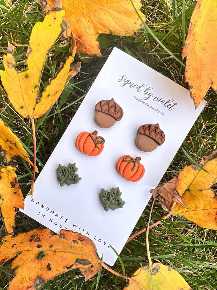 Confezione di borchie a forma di zucca per la vendita all'ingrosso da parte di Signed by Violet