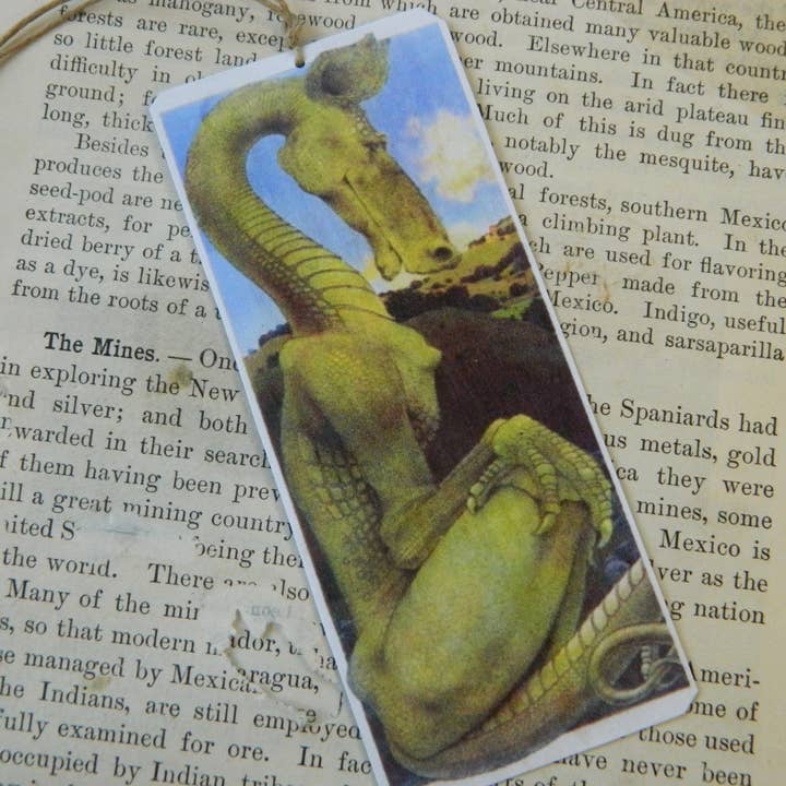 Marque-page Arthur Rackham Dragon contemplatif pour la vente par Sarah Wood Studio