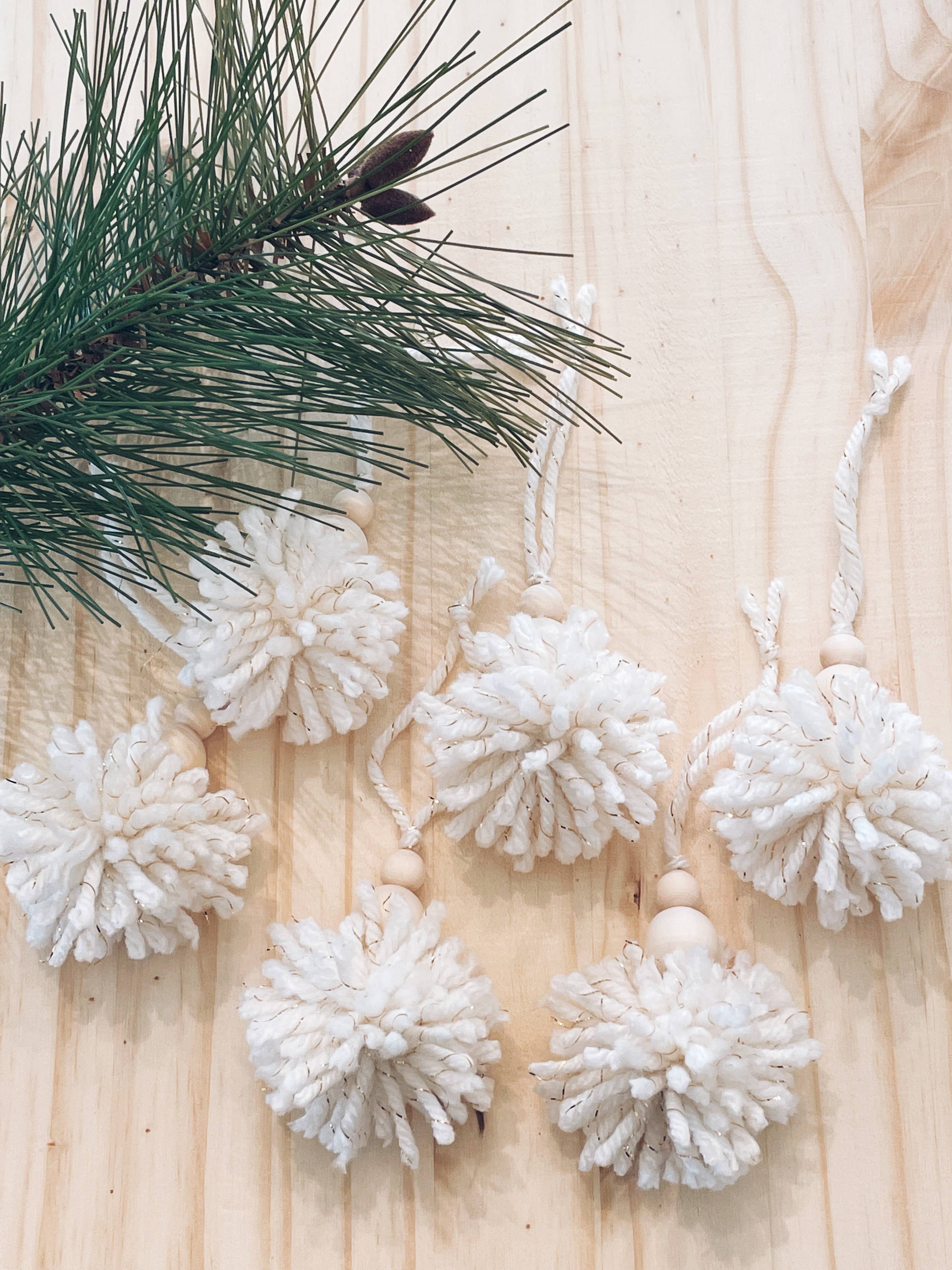 Rustiek - Vendita all'ingrosso Decorazione - Pom pom con perline di legno ornamento1