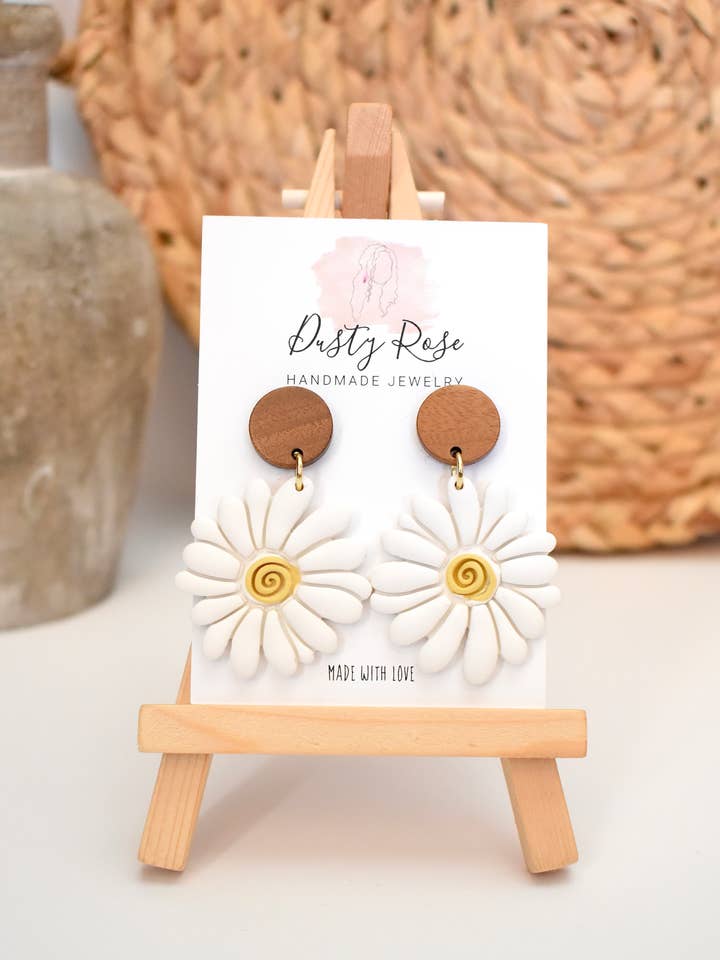 Pendentifs en forme de marguerite et de bois pour la vente par Dusty Rose Creations