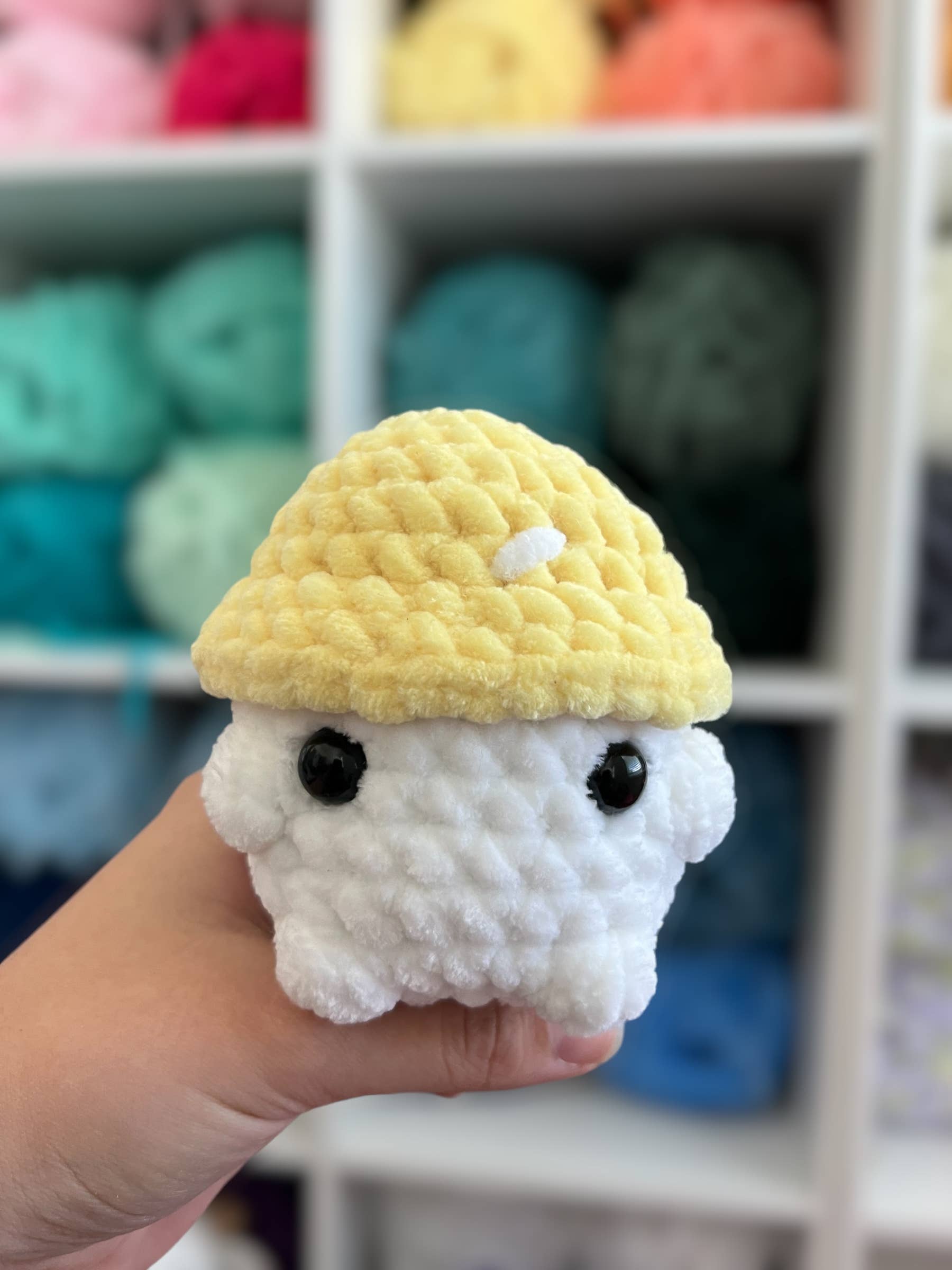 The Yarn Barn NC - Venta al por mayor Peluche - Niños y bebés - Hongo de Ganchillo Hecho a Mano - Peluche Inspirado en la Naturaleza6