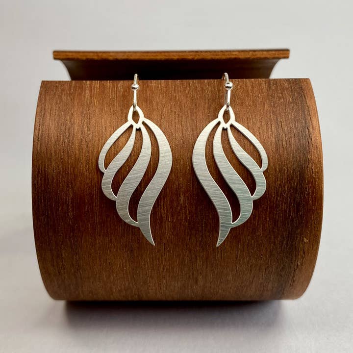 Nautilus Silver Dingla Örhängen för wholesale av Go Do Good