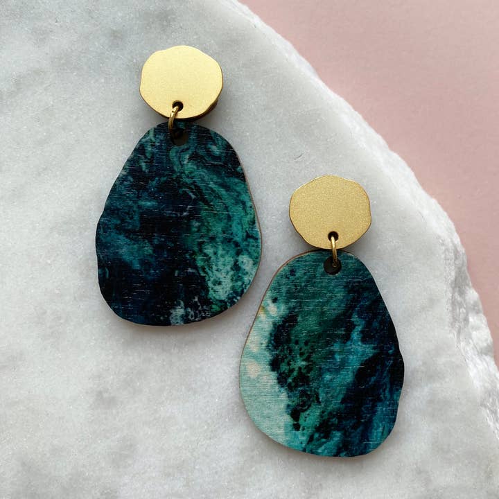 Statement Pebble Dangle Ohrstecker für den Großhandel von MicaPeet