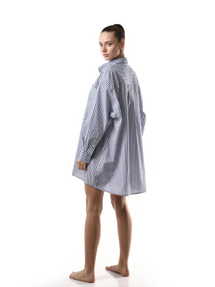 TONIA Chemisier/Robe rayée blanche/bleue pour la vente par Peau Bronzée