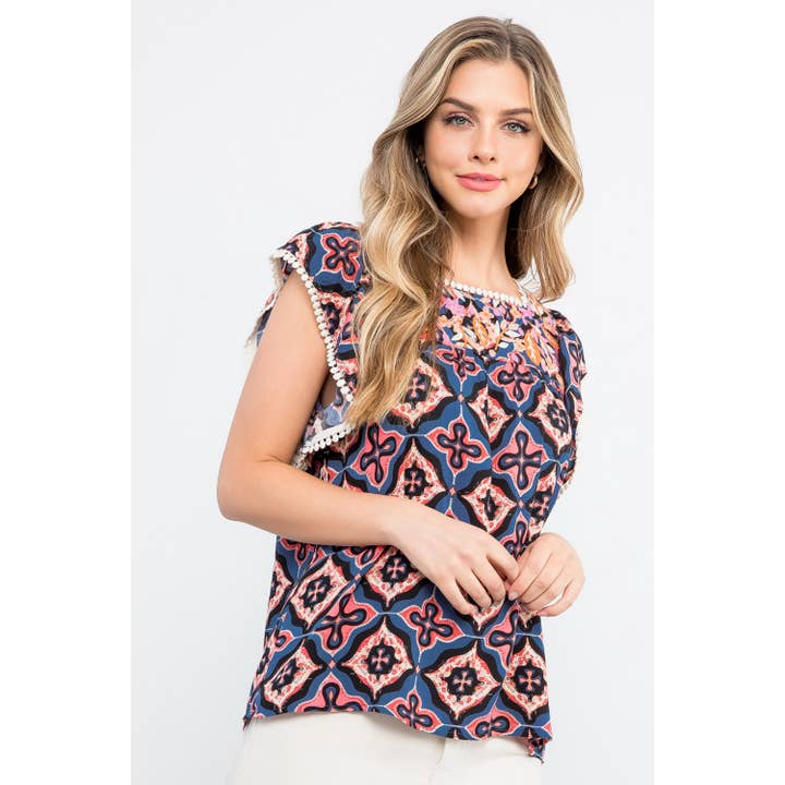 Haut brodé à manches volantées pour la vente par THML