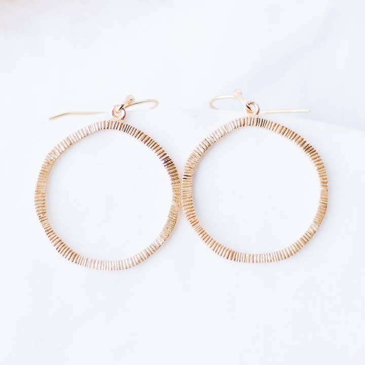 Spirited Sunny Hoepeloorbellen voor wholesale door Finders and Makers