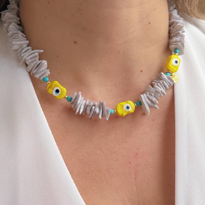 Collier Coquillage Œil Mauvais Jaune Énergie Positive pour la vente par Georgina Nicol