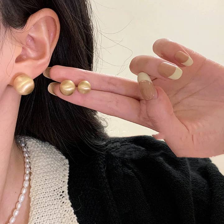 Boucles d'oreilles créoles multicouches en forme de C pour femmes pour la vente par MoodGold