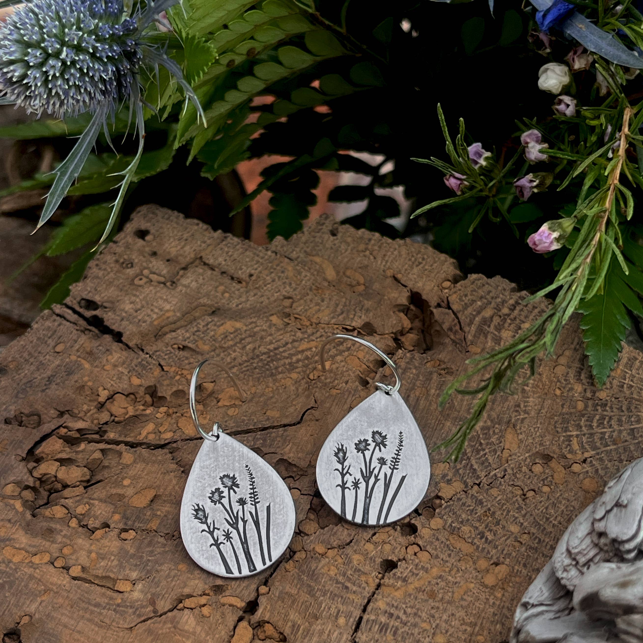 Daphne Lorna - Wholesale Hangende/ronde oorbellen - Wildflower Earrings - eenvoudige druppelvormige oorbellen met bloemen4