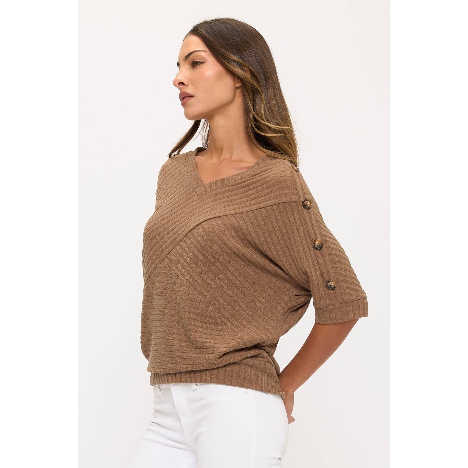 Perseption – Pulôver - Mulher por atacado – SWEATSHIRT DE MALHA CANELADA COM DECOTE EM V E BOTÕES NO OMBRO1