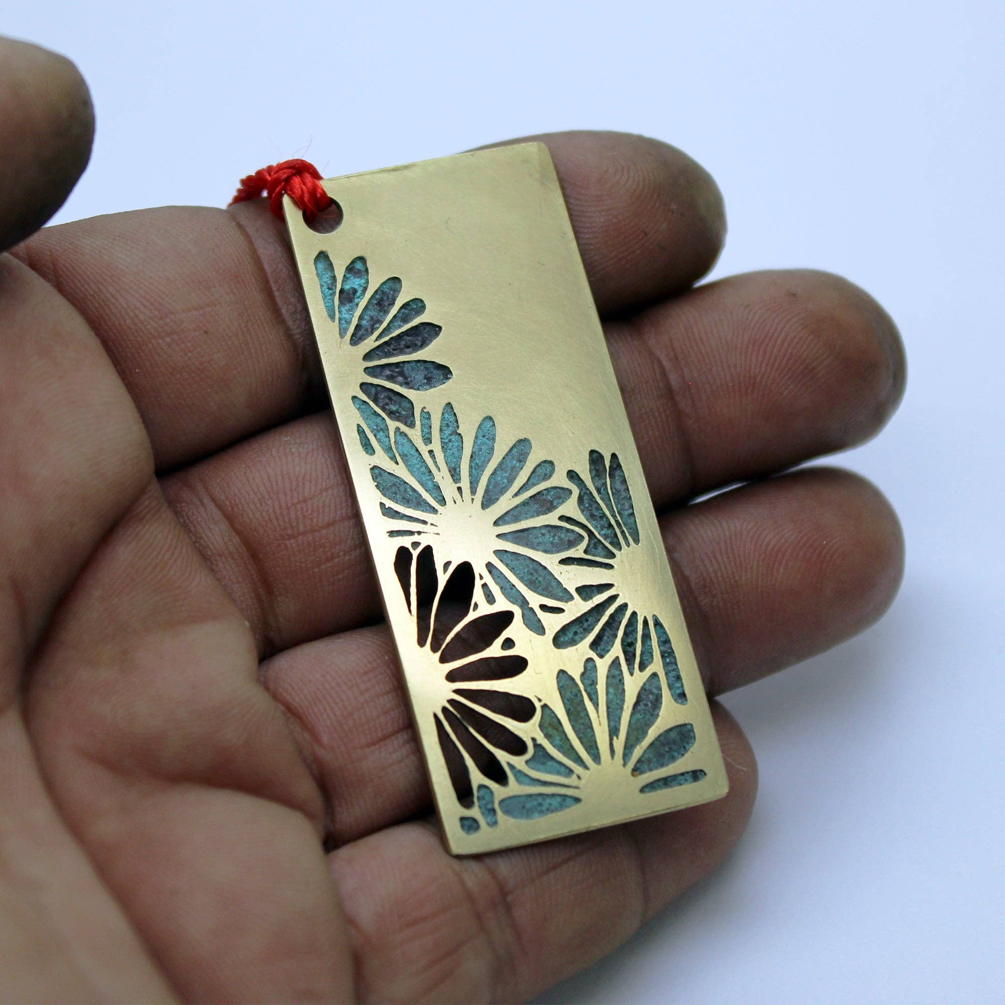 Plataica - Wholesale Bookmark - Brass bookmark with engraved daisies8